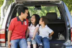 family in back of minvan: MaxAutoPro Auto Advice blog