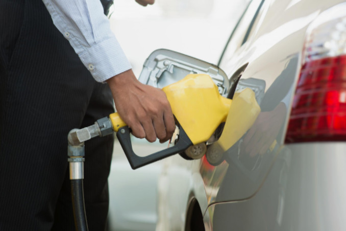 Close-up of pumping gas: SBDPro Auto Advice Blog