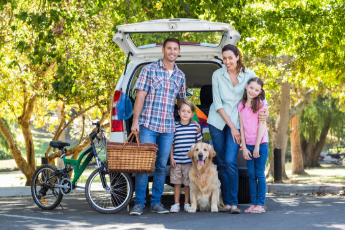 Family packing and getting reading for a road trip