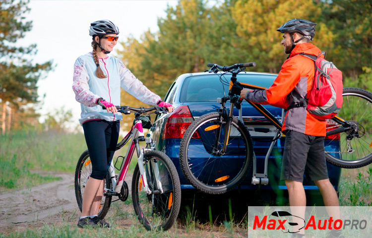 couple taking bikes off of bike rack